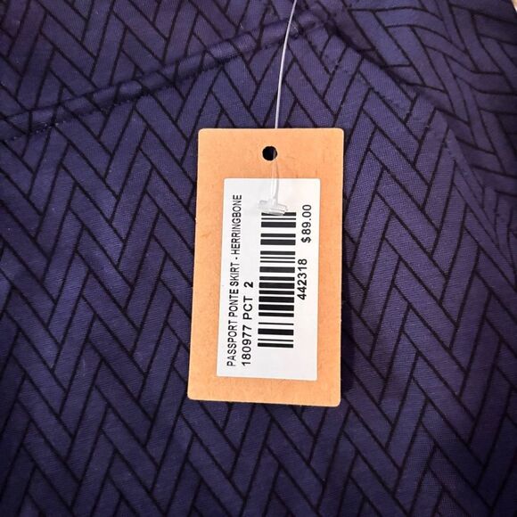 NWT Title Nine Womens Navy Stretch Athletic Skirt Pockets Black Chevron Print M‎ - Picture 2 of 3